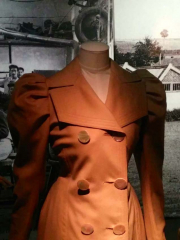 DÉBOUTONNER LA MODE