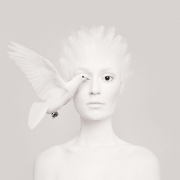 02.Flora_Borsi.Dove